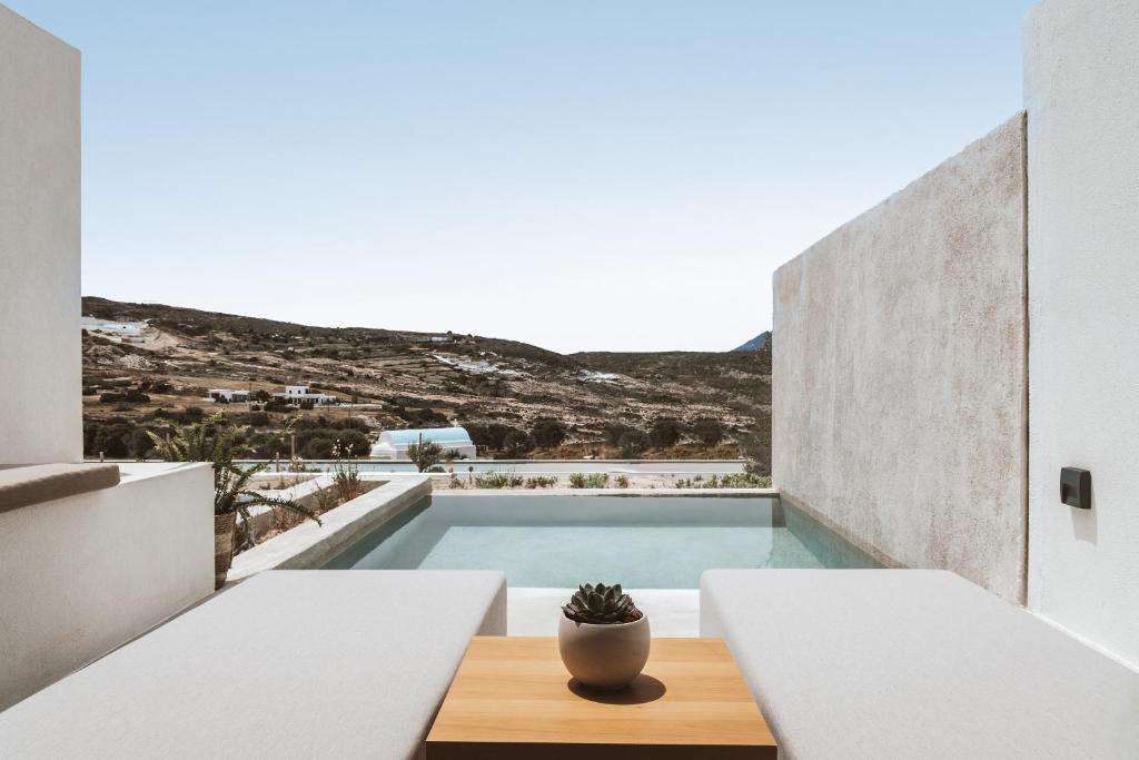 Deluxe Suite Pool View