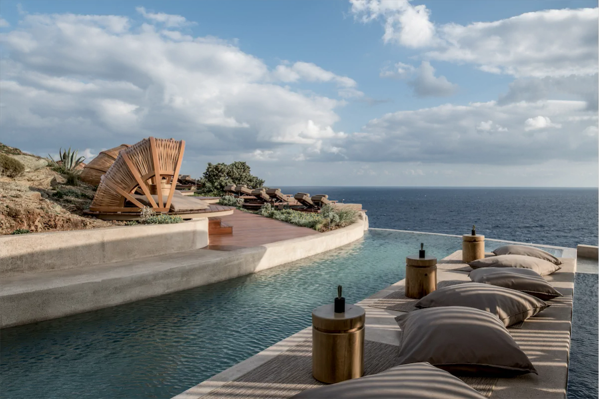 Pool mit Meerblick