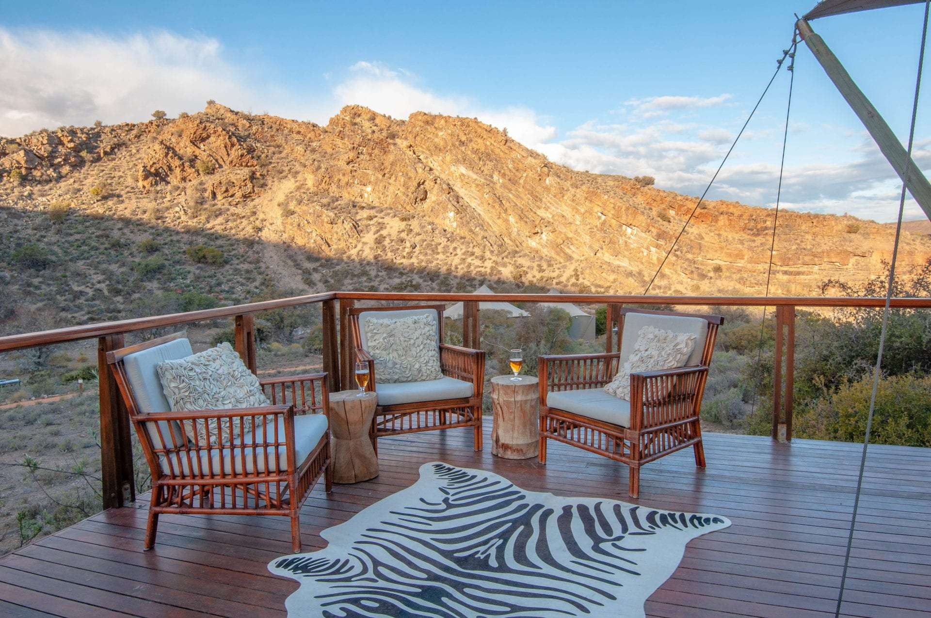 Private Decks mit Plunge Pool blicken in die weite Karoo.