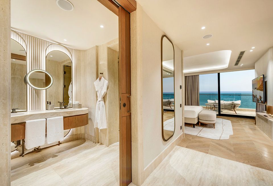 Crown Horizon Suite 