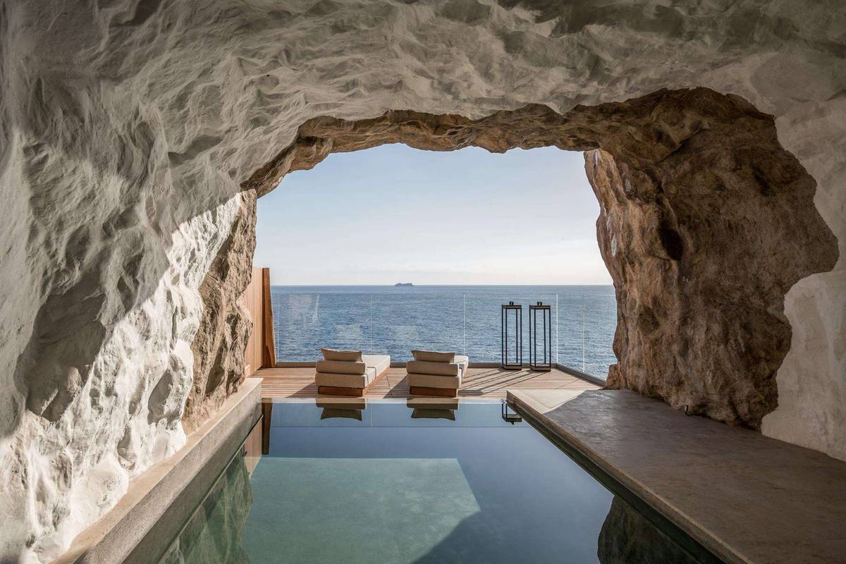 Cave Suite