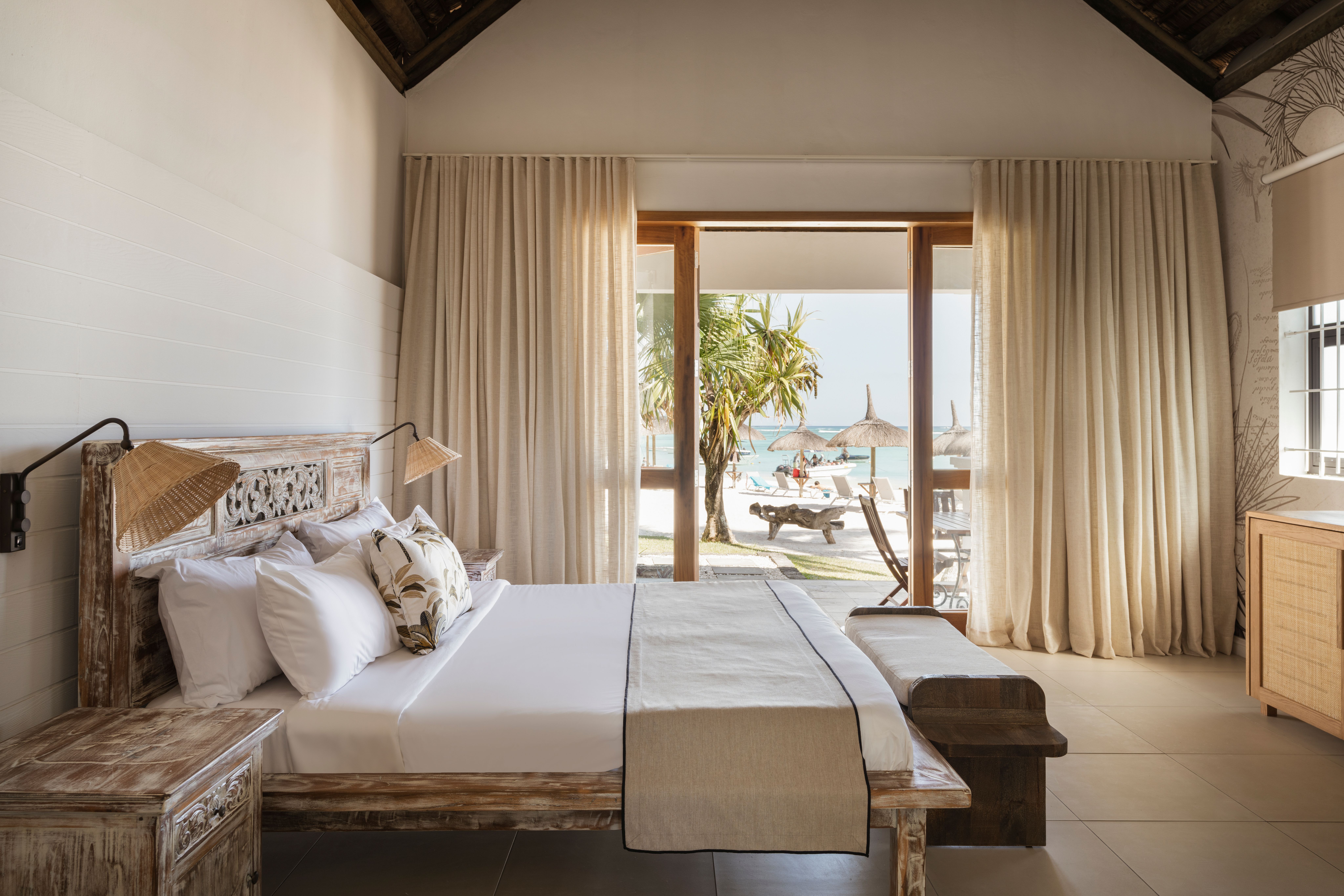 Deluxe Beachfront Suite