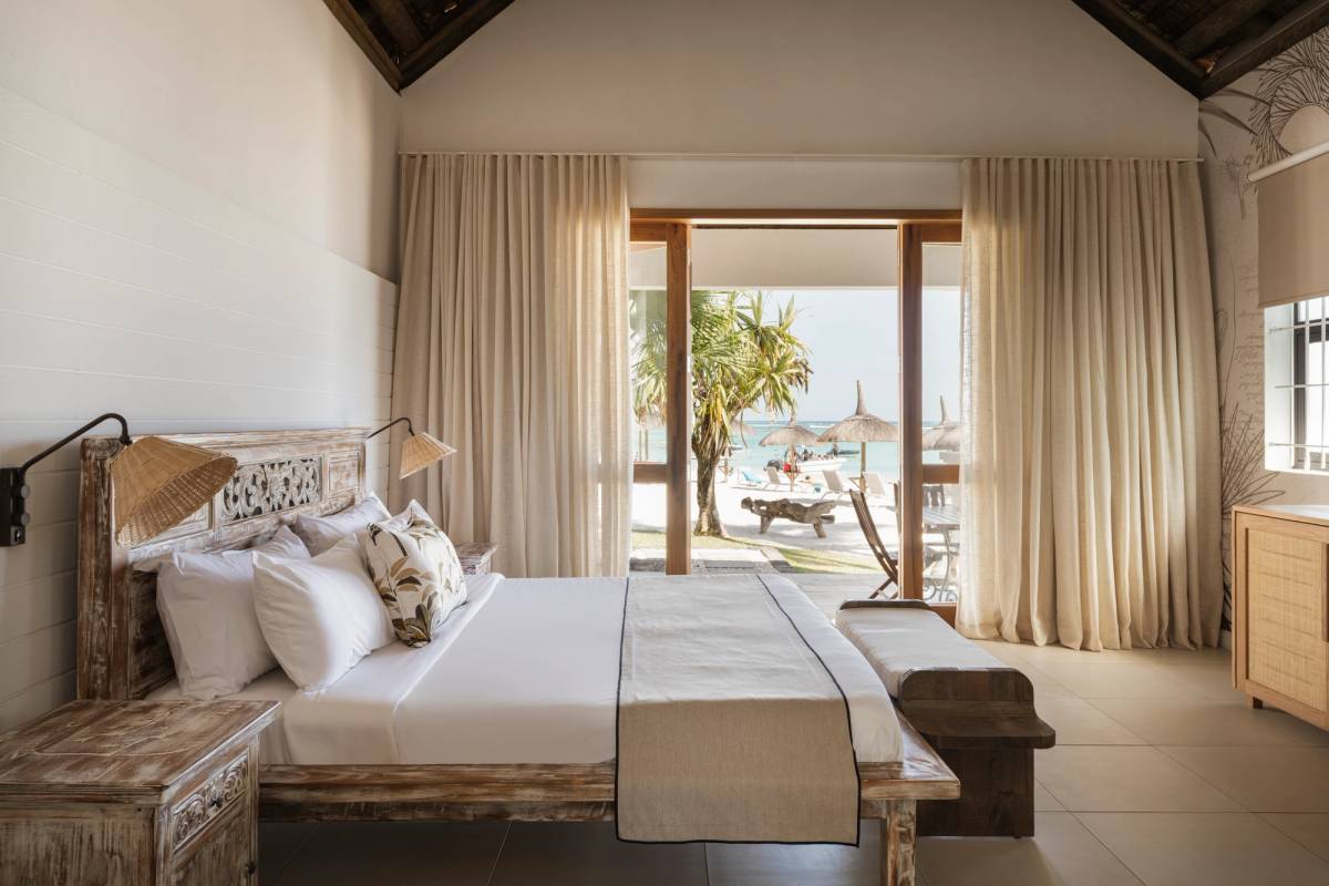Deluxe Beachfront Suite