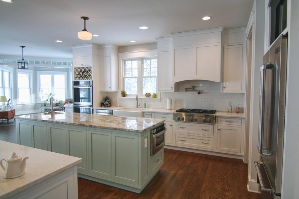 A white painted kitchen (K29).