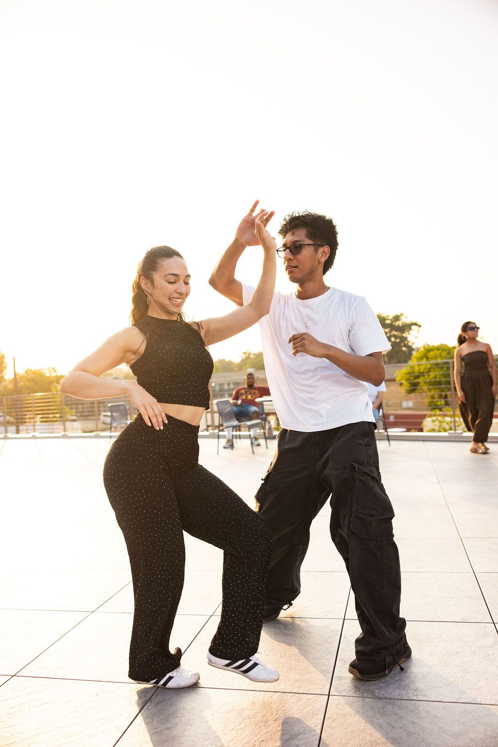 Noche Latina con Movimiento Mudanza