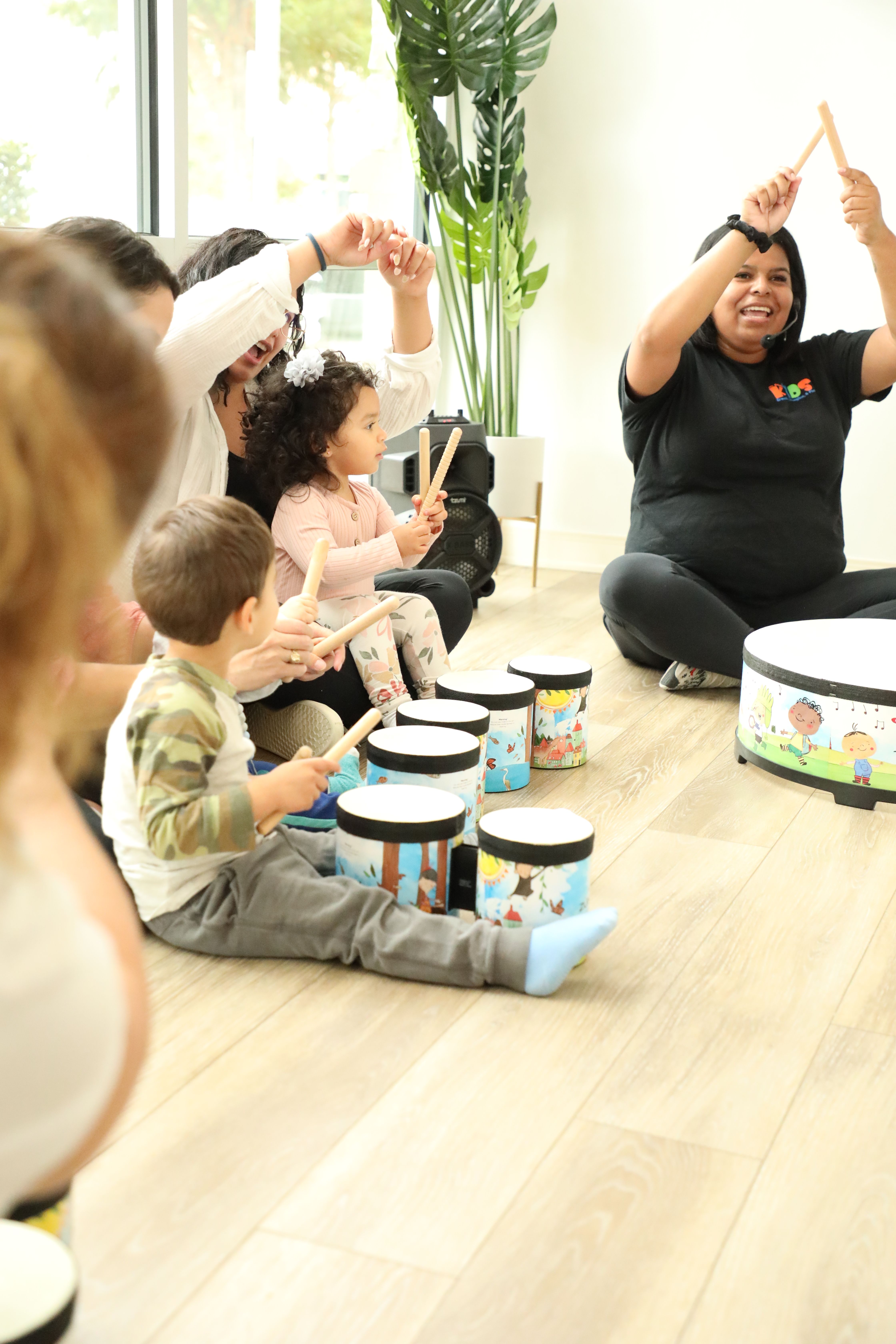 Bebé Beats Bilingual Music & Movement Class with Oh Gosh Kids