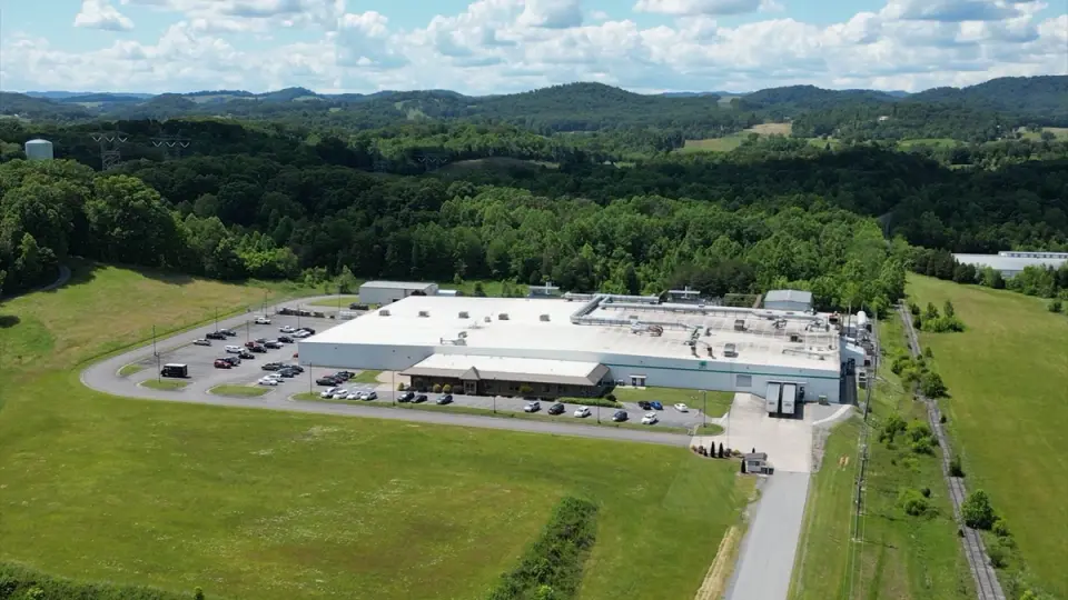 Ariel view of Mundet Tennessee factory with mountain backdrop