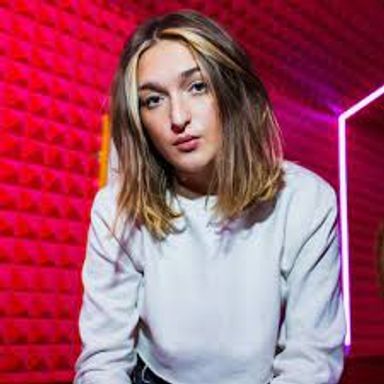 Photo of Ellie Cocks