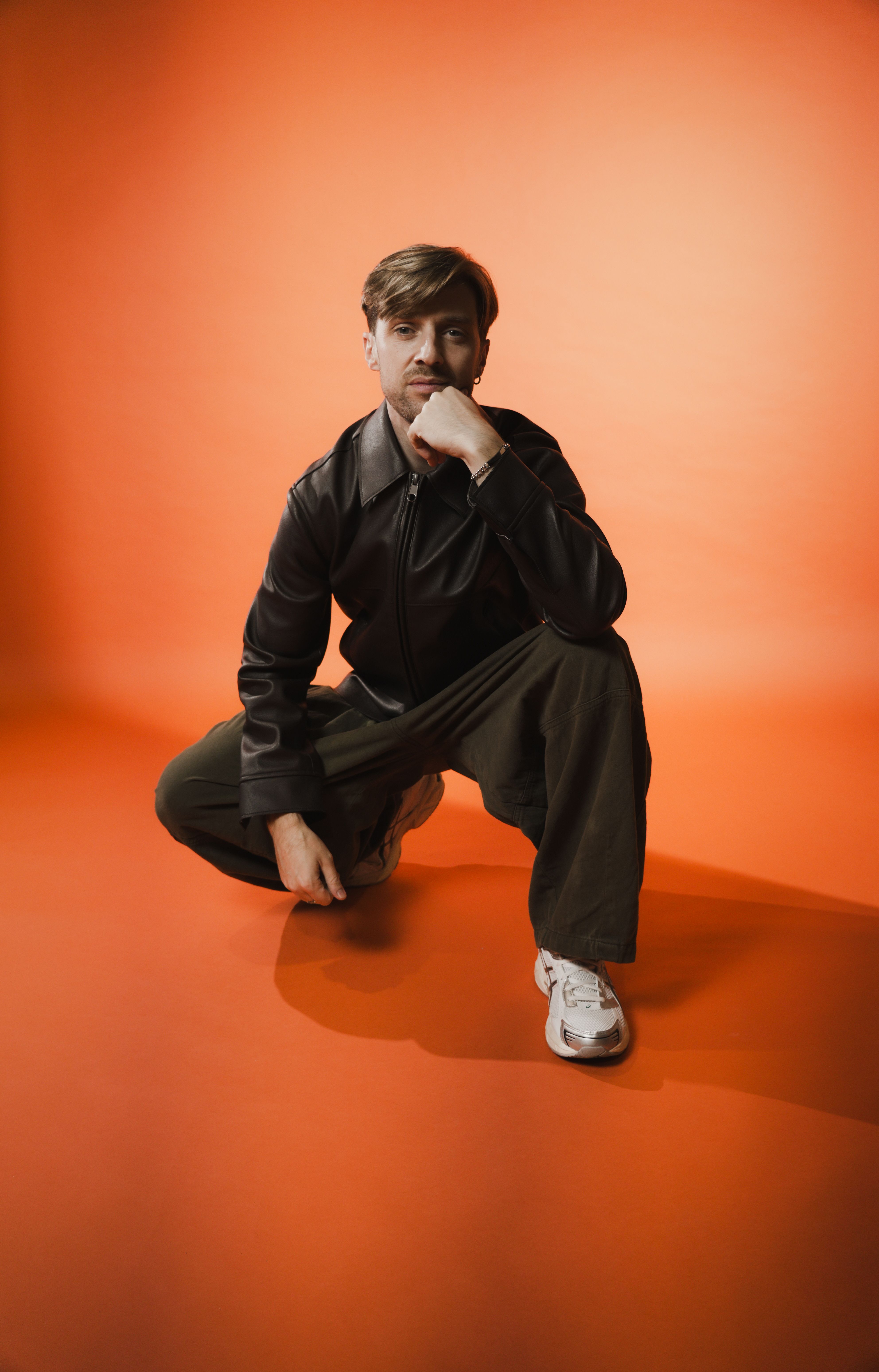 Andrewページ Andrew Azara | Gray Area