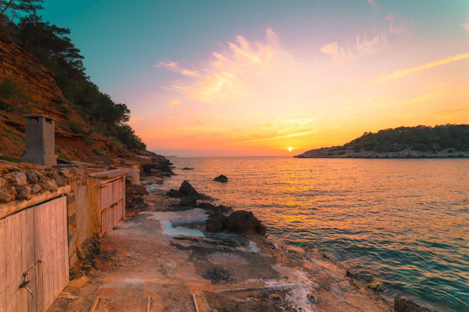 人気カラーの Ibiza's Best Sunrise Spots | Gray Area ワイン