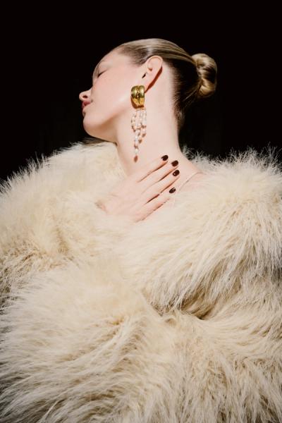 Look_5_Many_Moods_of_Molly_1168