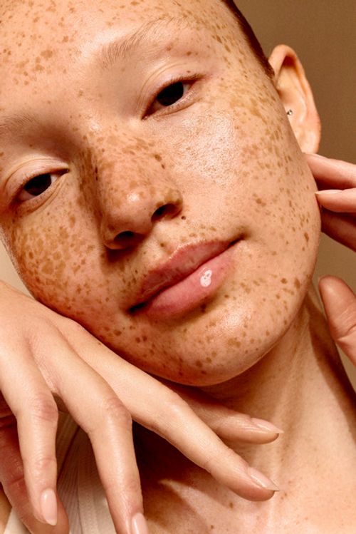 SHOT 4_HONEY HALO Tehya - no product w product high shine gloss_096_RGB_QC_FINAL