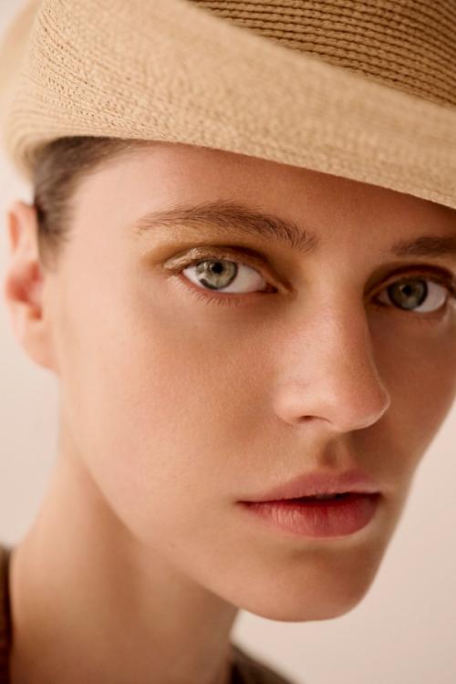 GLOSSY_EYE_0072_02