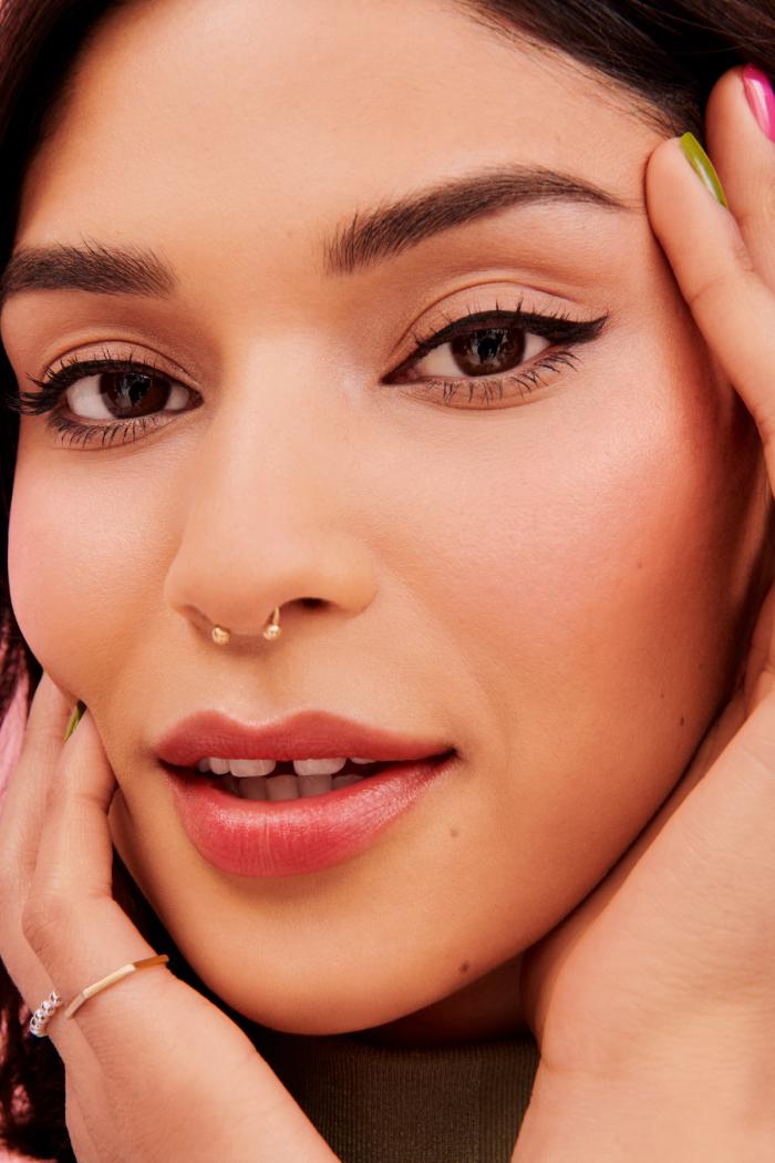 3_Crystah_YARED_MEDIUM_28_Flora_Tint_Lip_YARED_0689_02