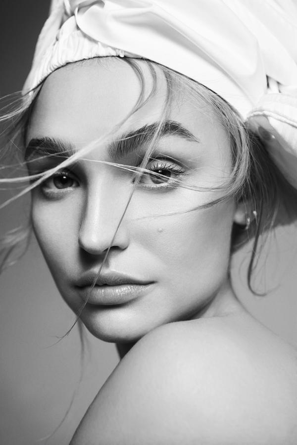 2017-HARPERS-BAZAAR-24-FINAL-stefaniebw2