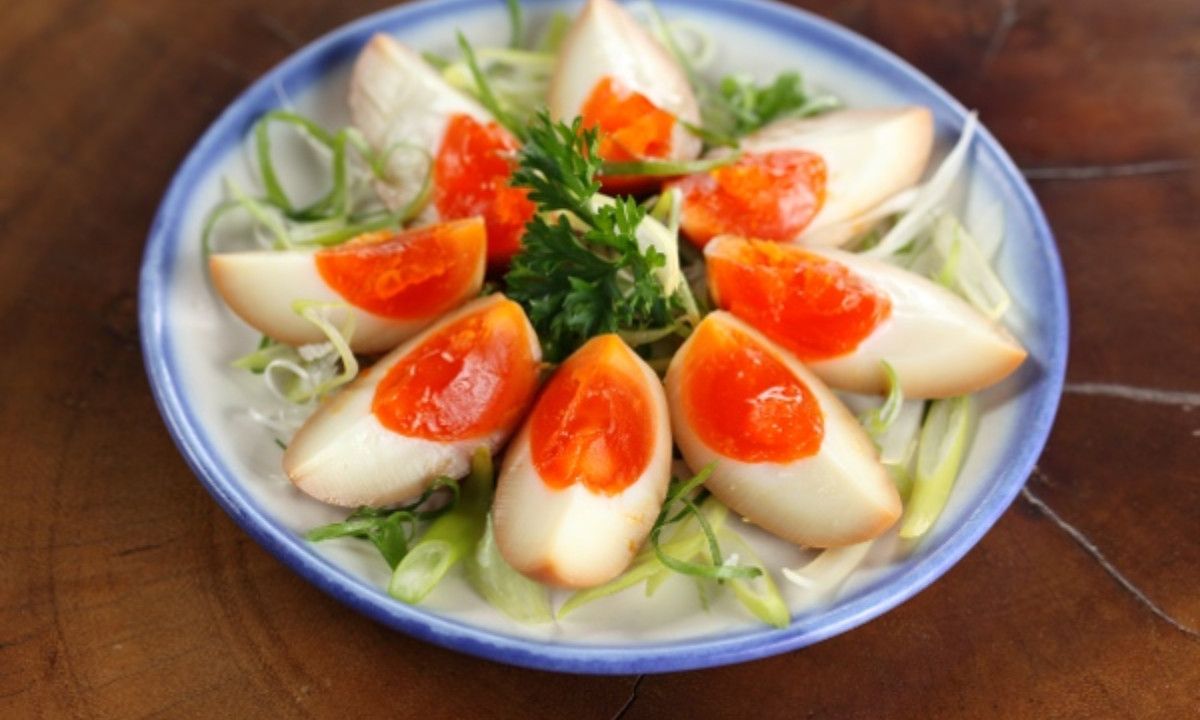 Huevos marinados