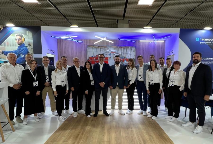 Gemeinsames Photo unseres Teams auf der internationaler Messe Innotrans 2026 in Berlin.