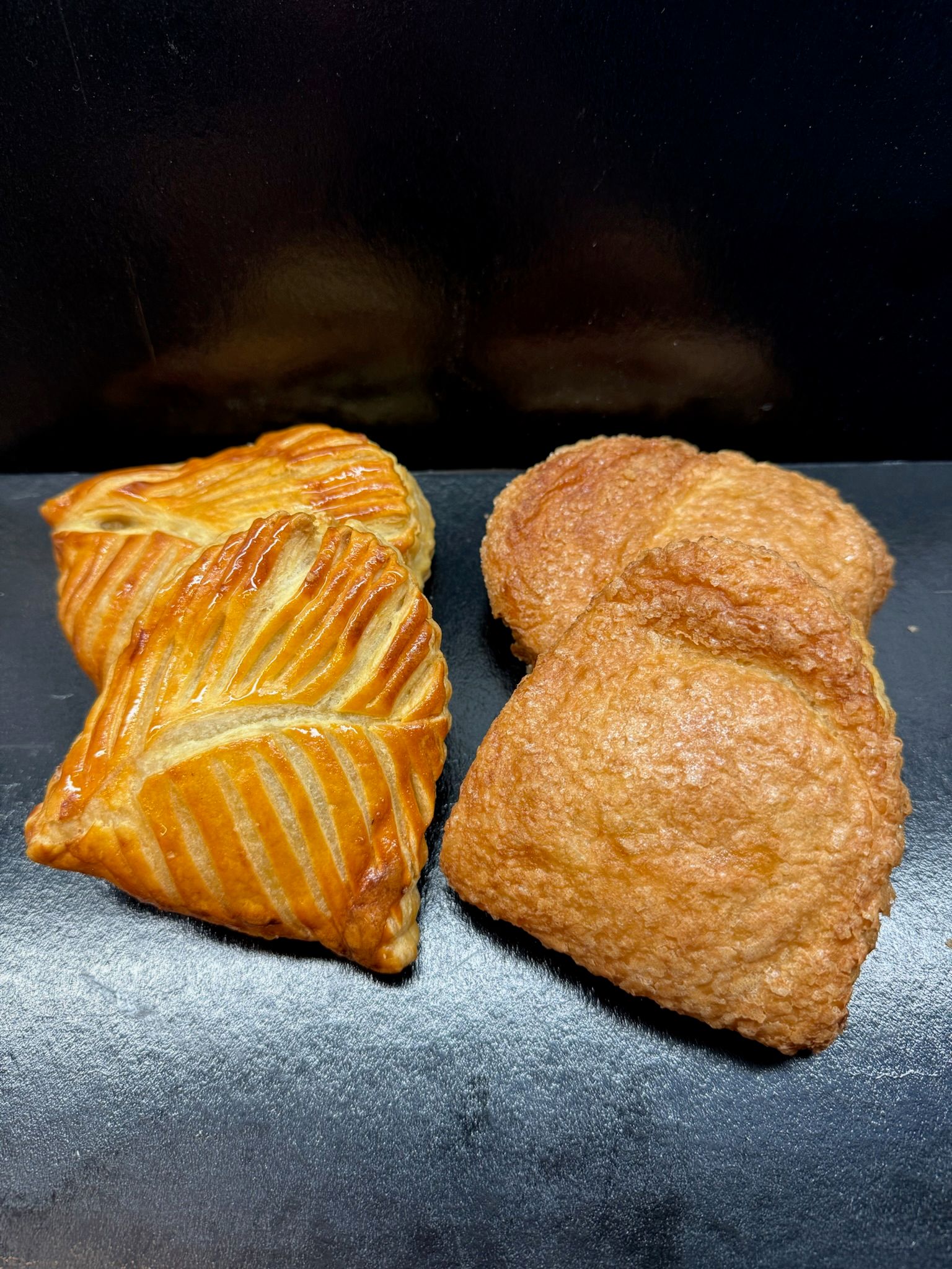 Chausson au pomme et chausson poire amande – Viennoiseries artisanal à Thourotte