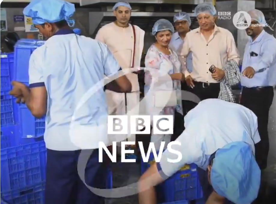 Group of people standing in the GMSP Akshaya Patra Kitchen
