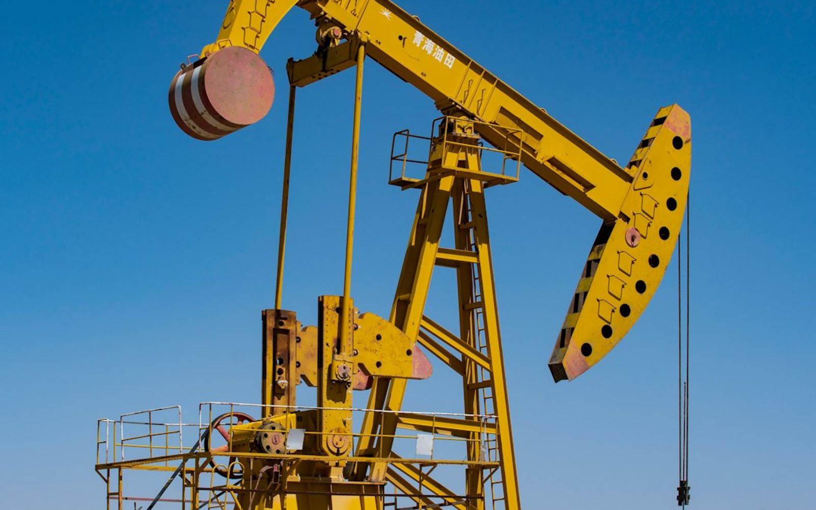 Oil's 25% Plunge Rewrites the Playbook for Q2 Earnings