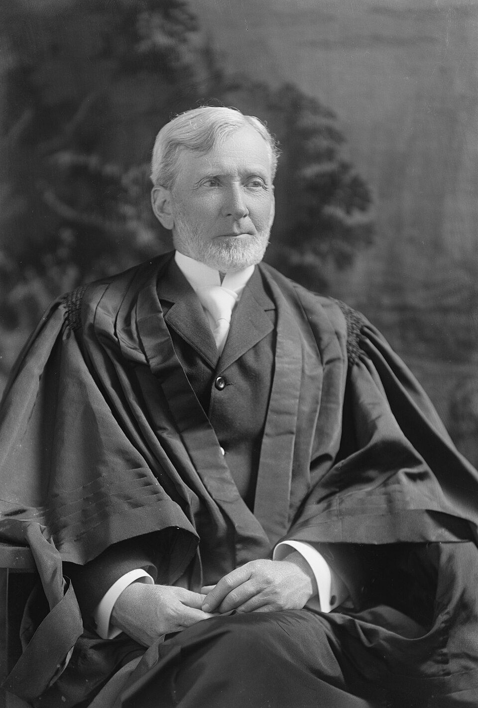 Official portrait of Joseph McKenna