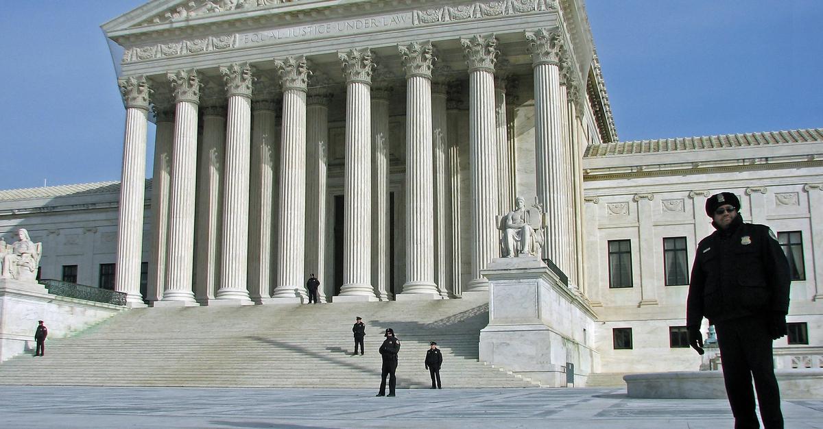 www.scotusblog.com