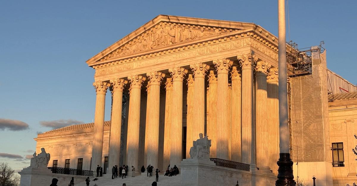 www.scotusblog.com