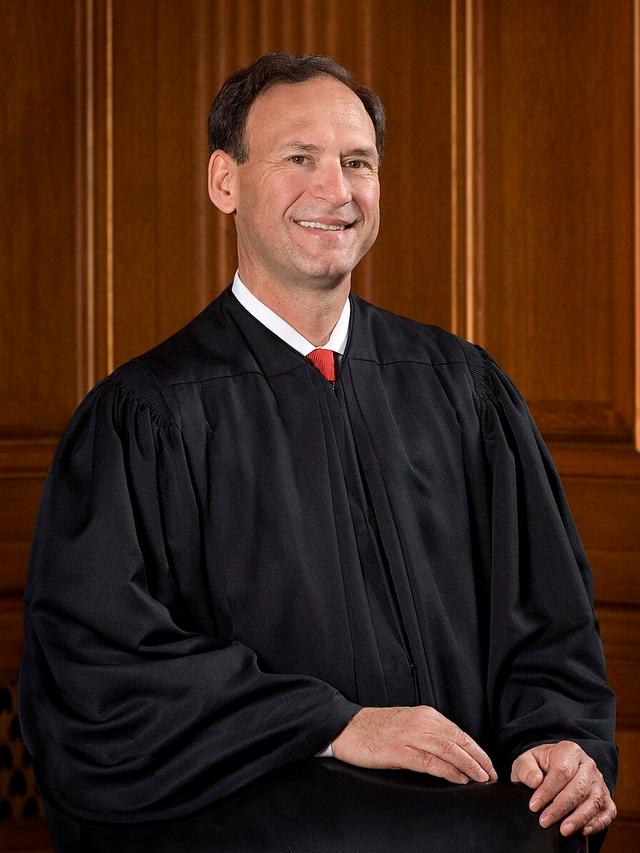 Official portrait of Samuel A. Alito Jr.