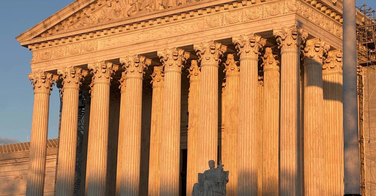 www.scotusblog.com