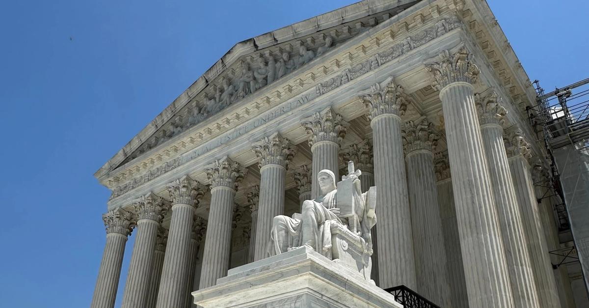 www.scotusblog.com
