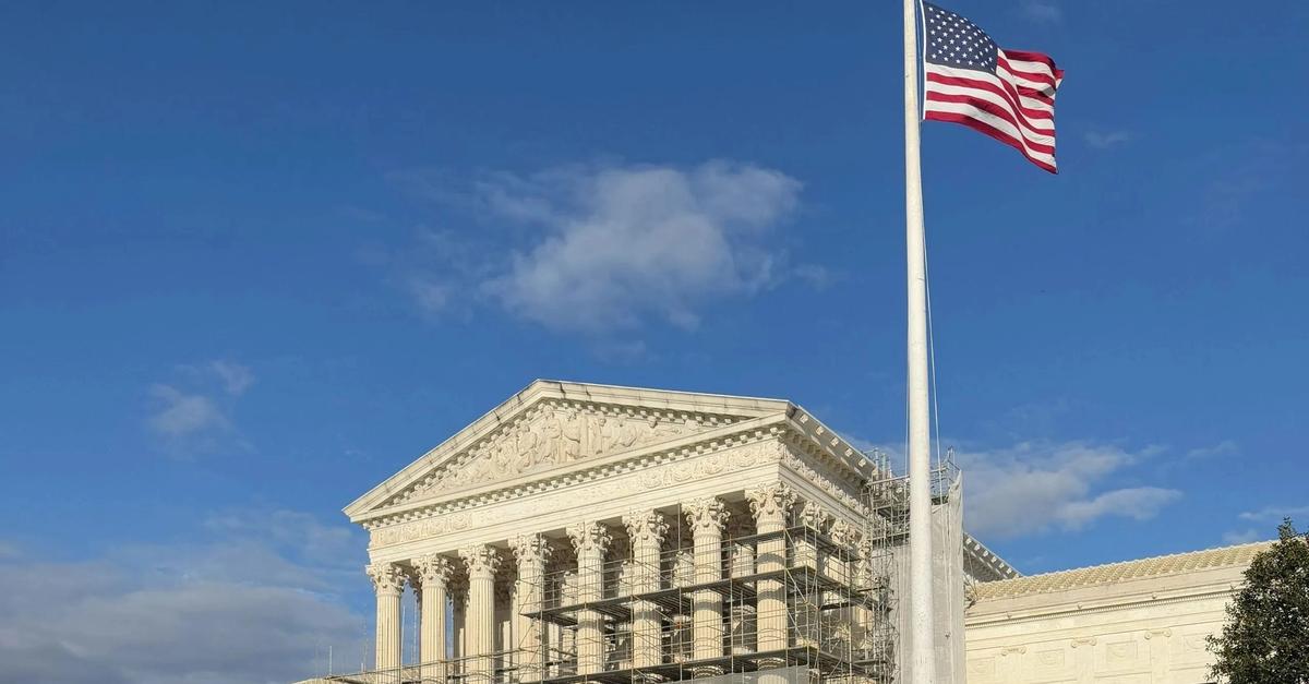 www.scotusblog.com