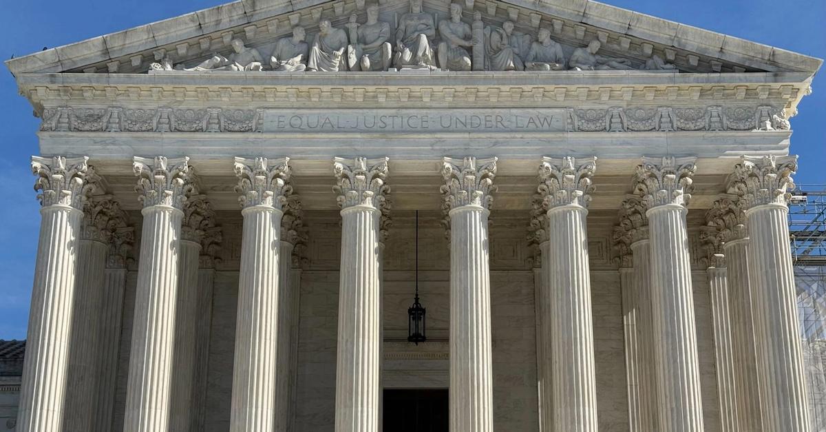www.scotusblog.com