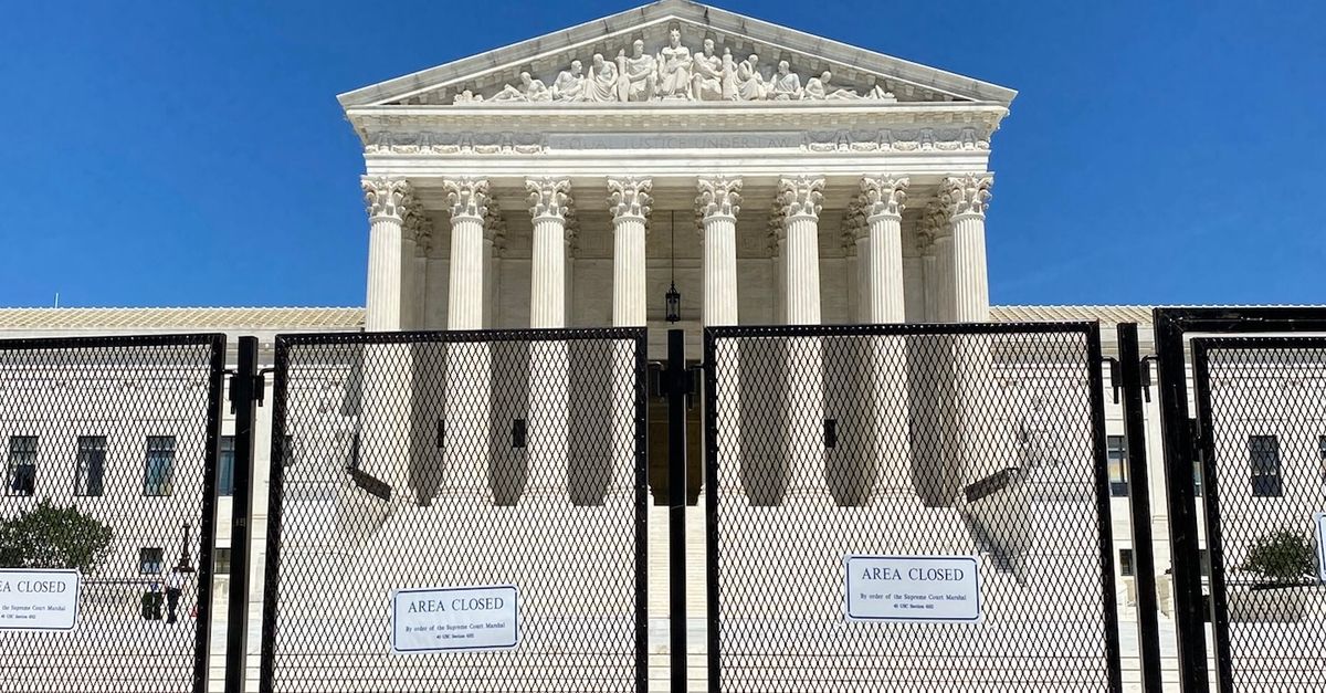 www.scotusblog.com