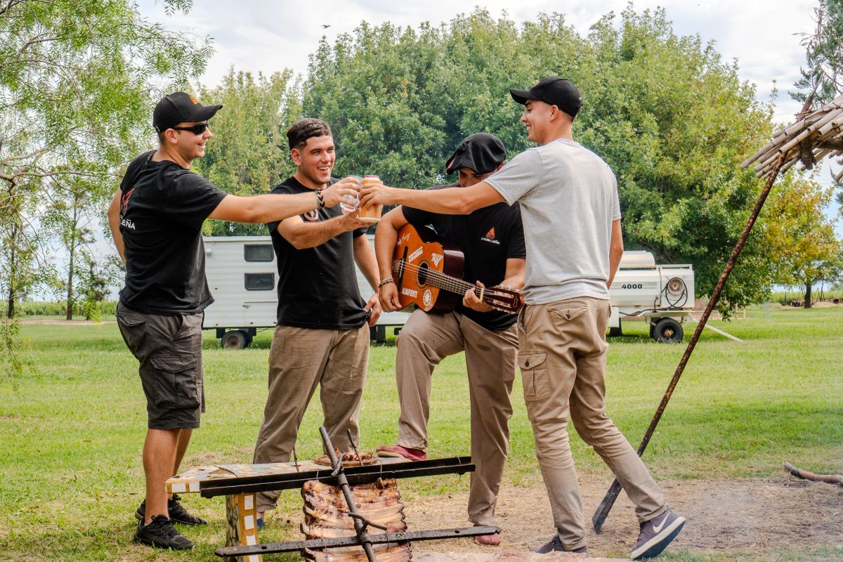 Nosotros – A Pura Leña