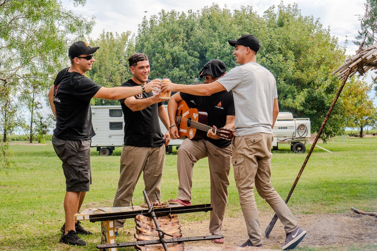 Nosotros – A Pura Leña