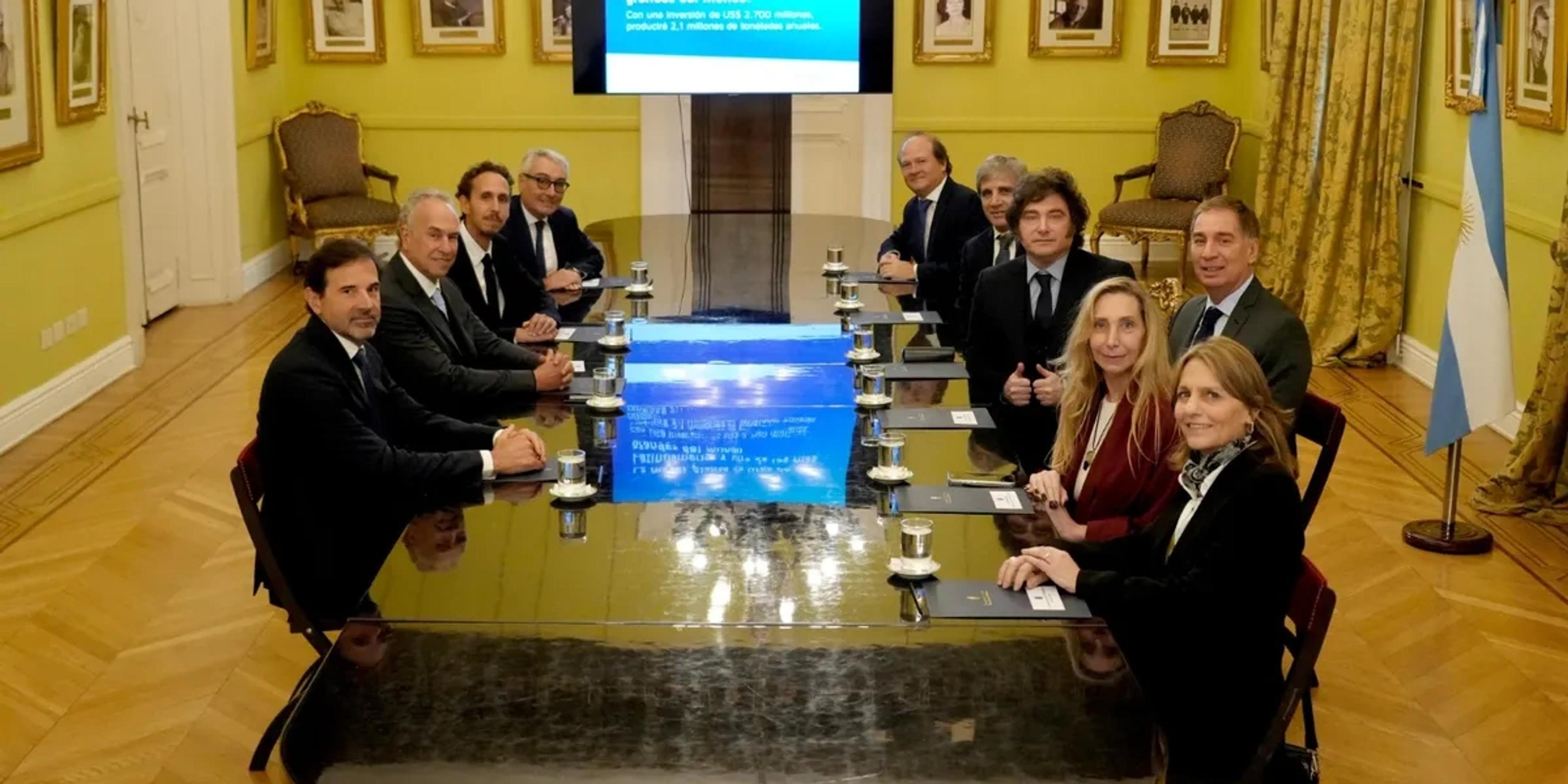 Nueva reunión.