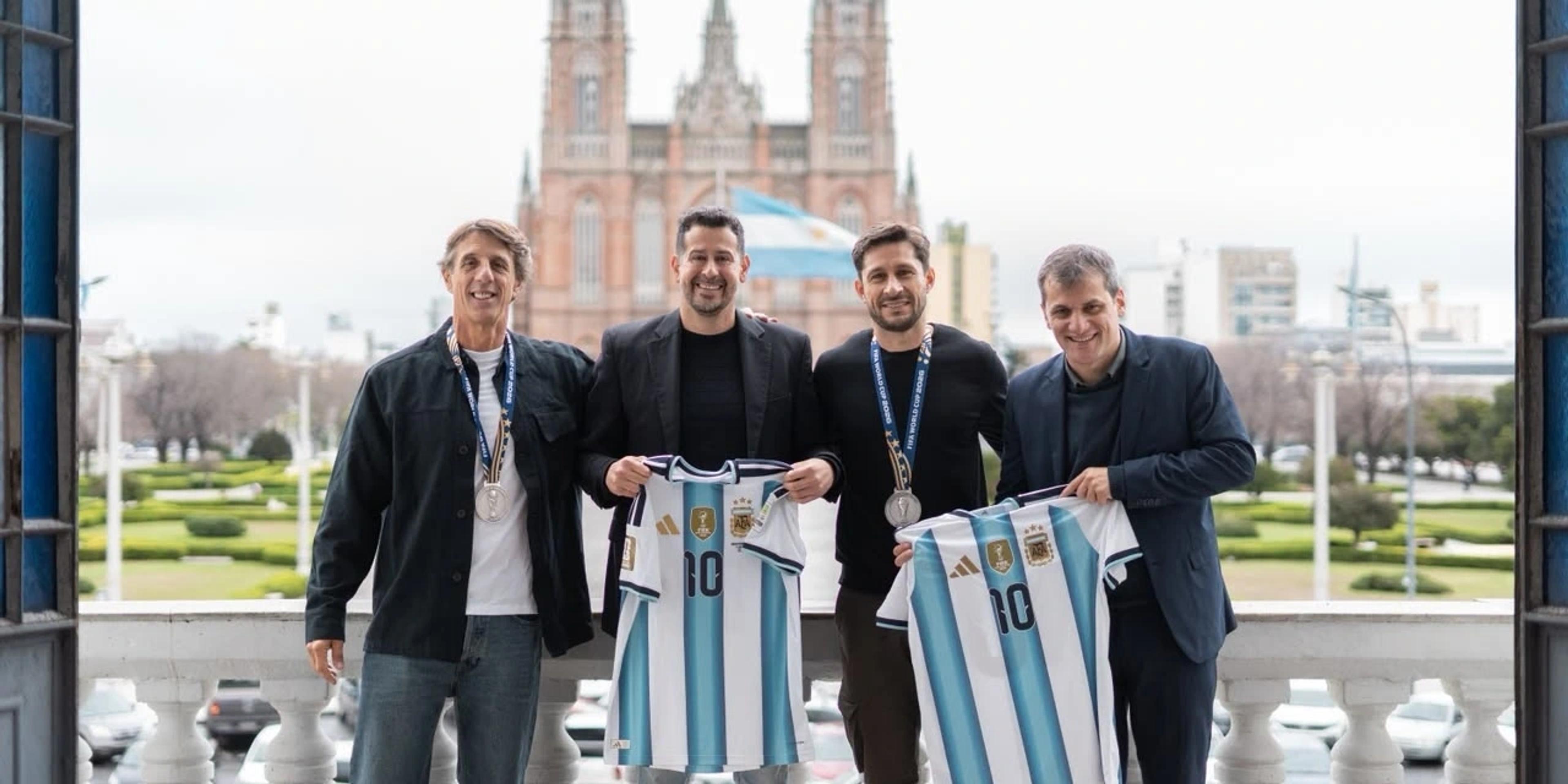 Todos juntos.