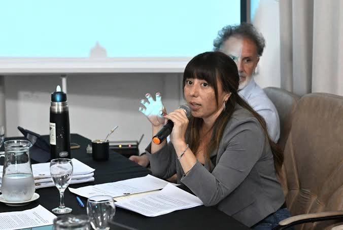 La nueva secretaria.