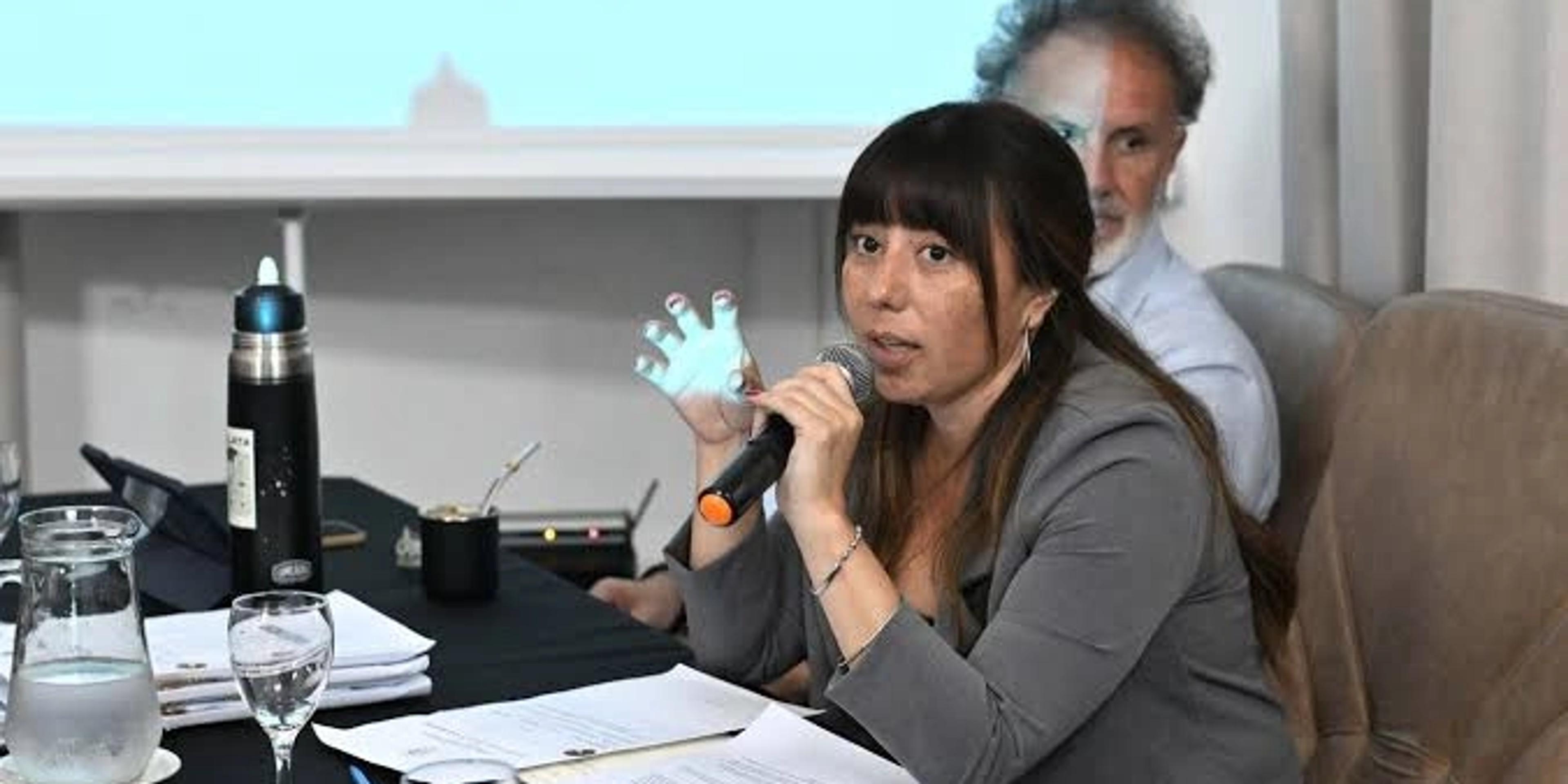 La nueva secretaria.