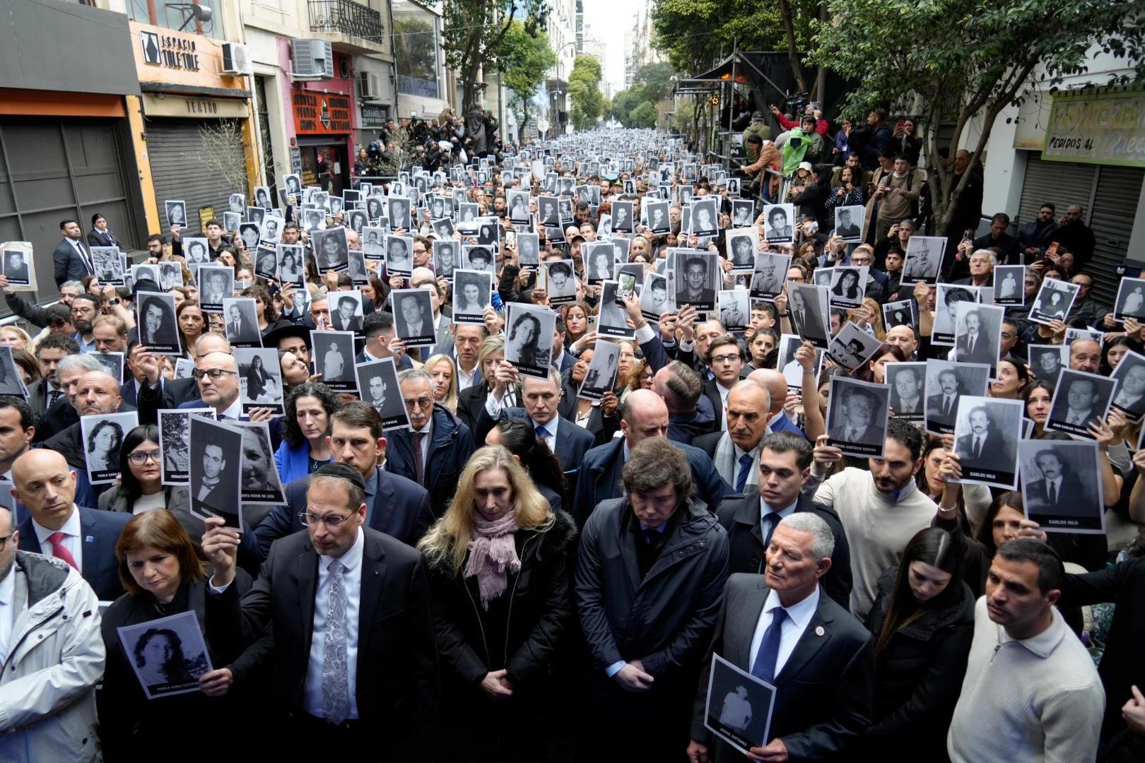 Acto de la AMIA.