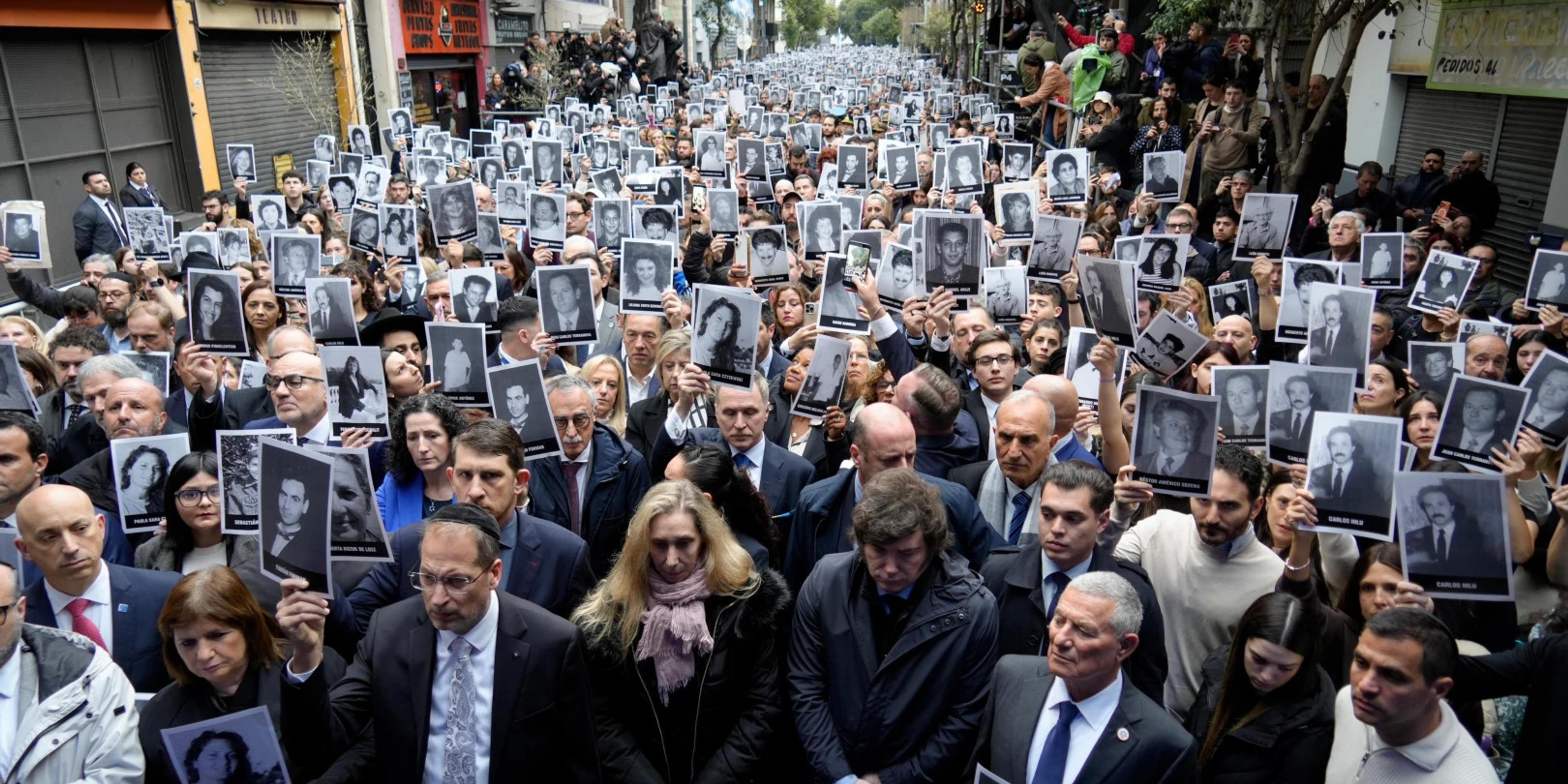 Acto de la AMIA.