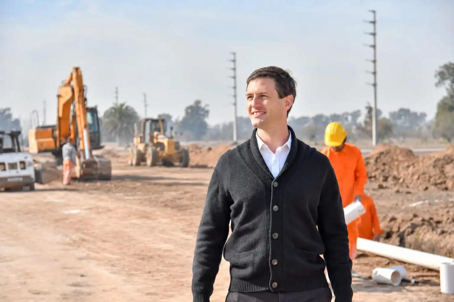 El intendente recorriendo las obras.
