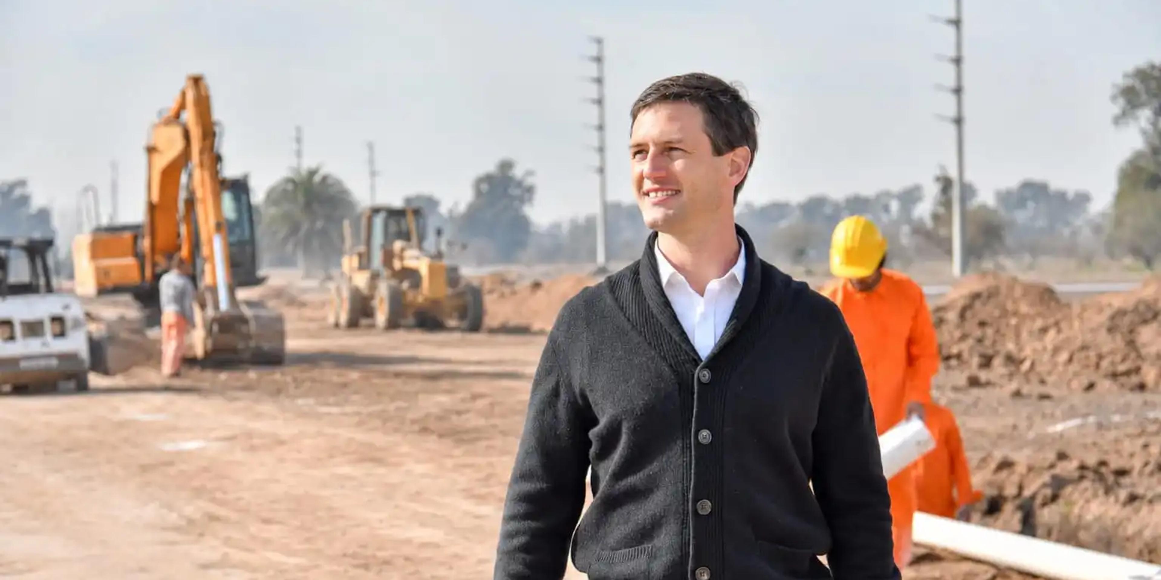El intendente recorriendo las obras.