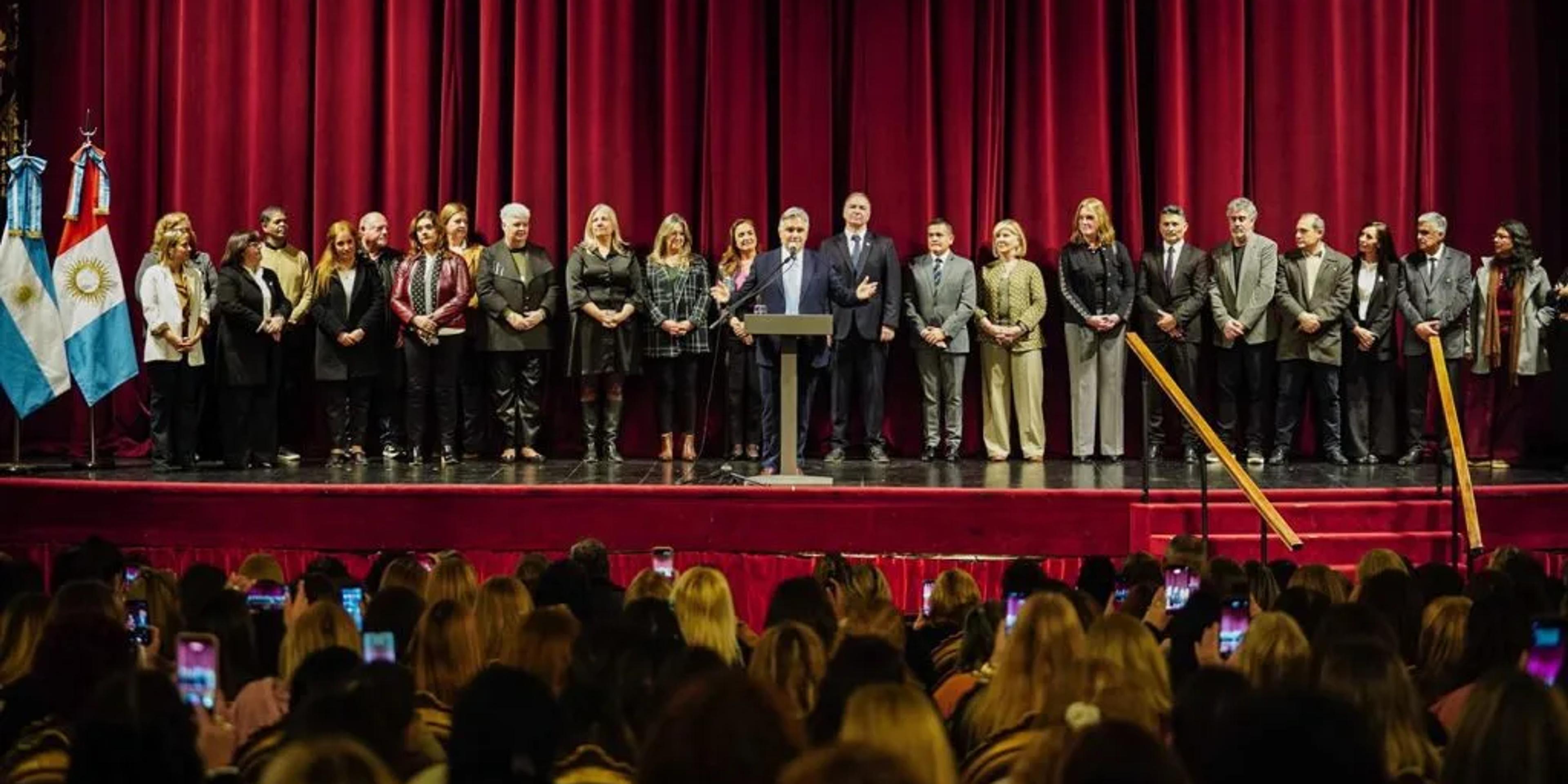 Los funcionarios de Córdoba presentes en la ceremonia.