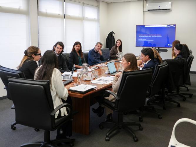Reuniones y mesas de trabajo.