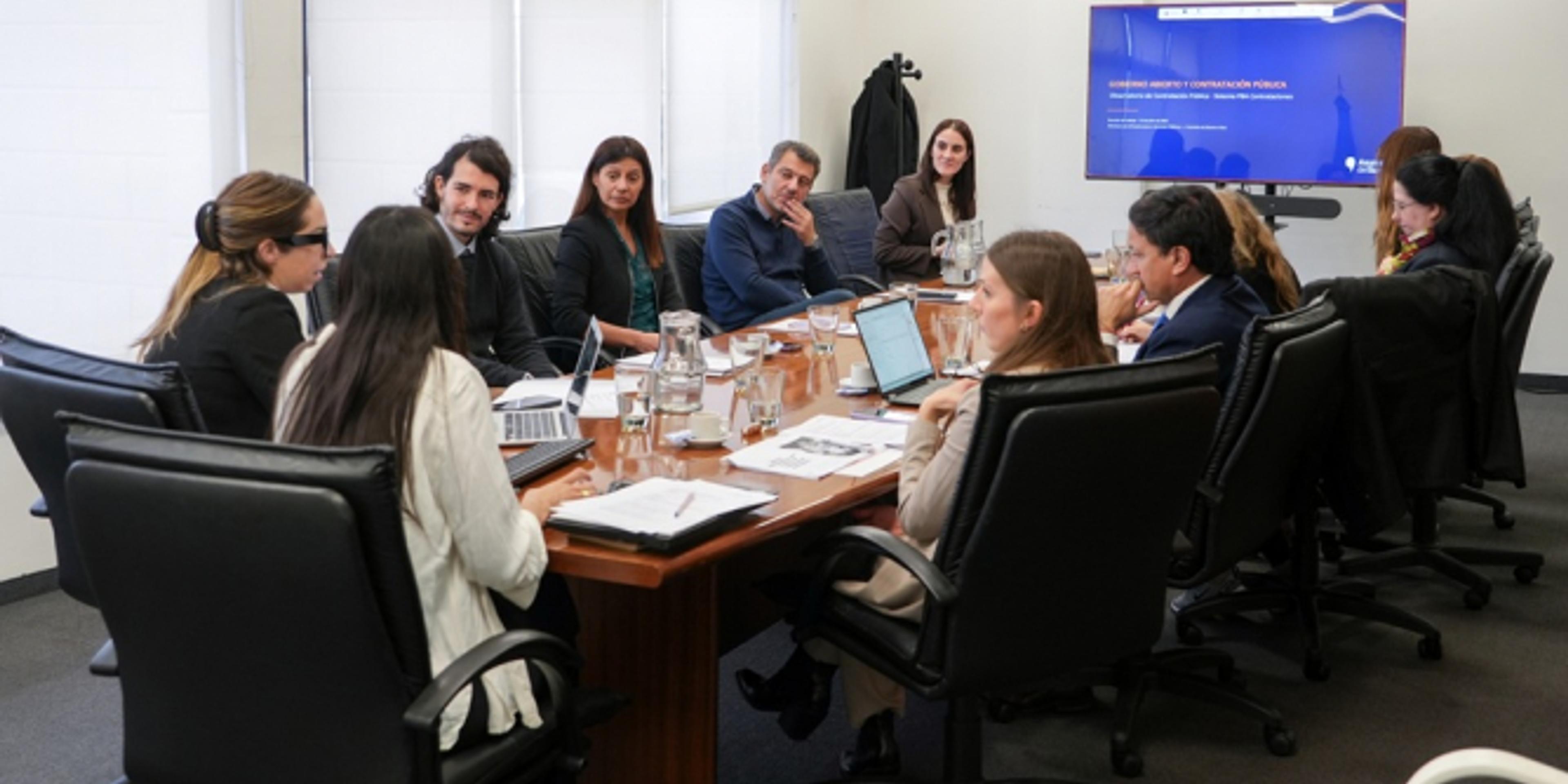 Reuniones y mesas de trabajo.