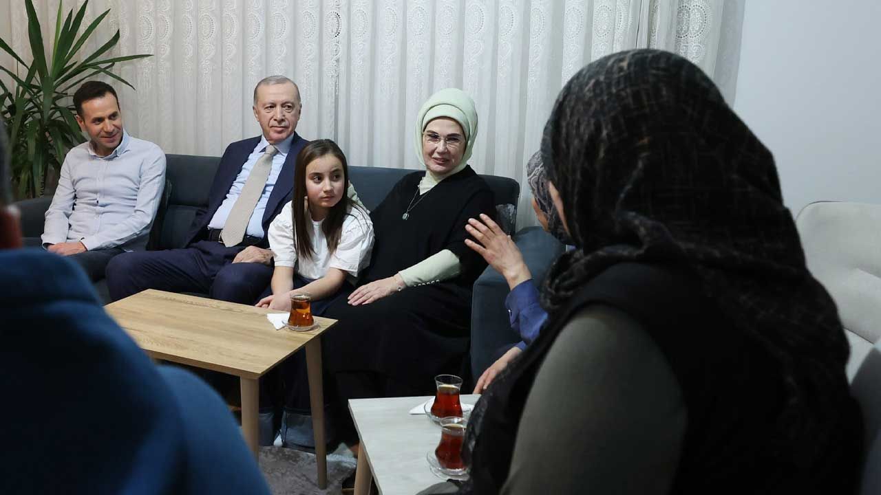 Cumhurbaşkanı Erdoğan ve Emine Erdoğan, bir ailenin iftar sofrasına konuk oldu - Birlik Haber Ajansı
