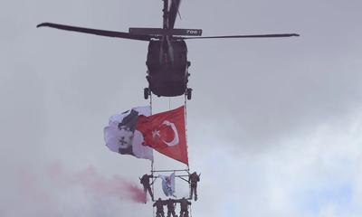 Sivas’ta Polis Haftası’na Damga Vuran An: Helikopterden Türk Bayrağı Açıldı