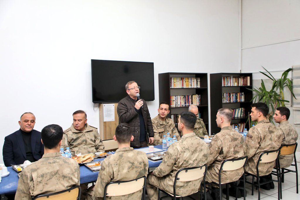 Vali Ziya Polat, Jandarma personelleriyle iftarda buluştu - Birlik Haber Ajansı