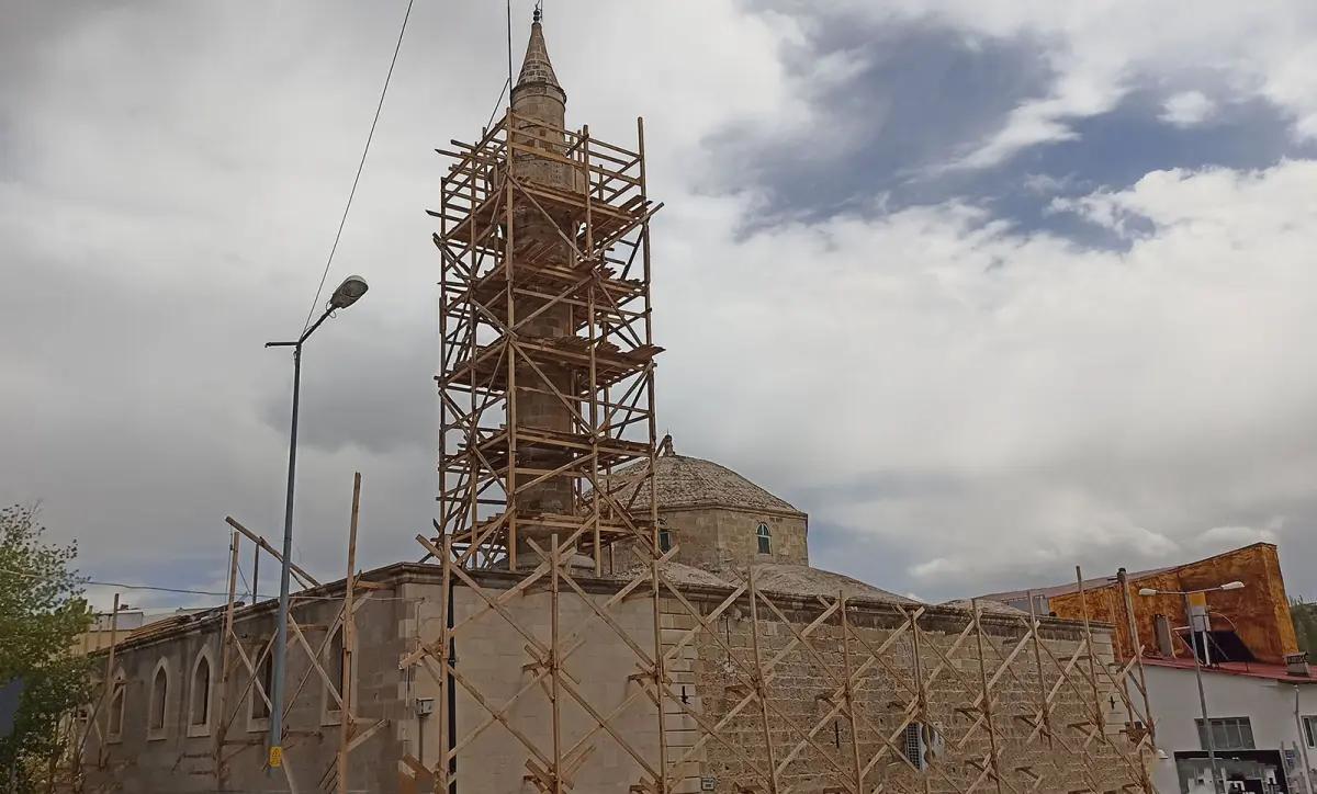 Depremde Hasar Gören Tarihi Gürün Ulu Camii Yeniden Ayağa Kalkıyor: Açılış İçin Tarih Verildi